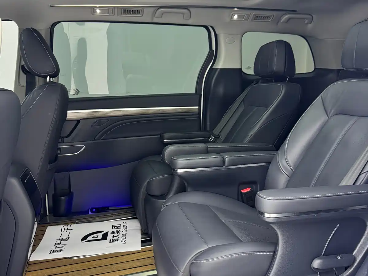 GAC Trumpchi Trumpchi M8 2023 Leading Series 390T Prestige Edition фото 8