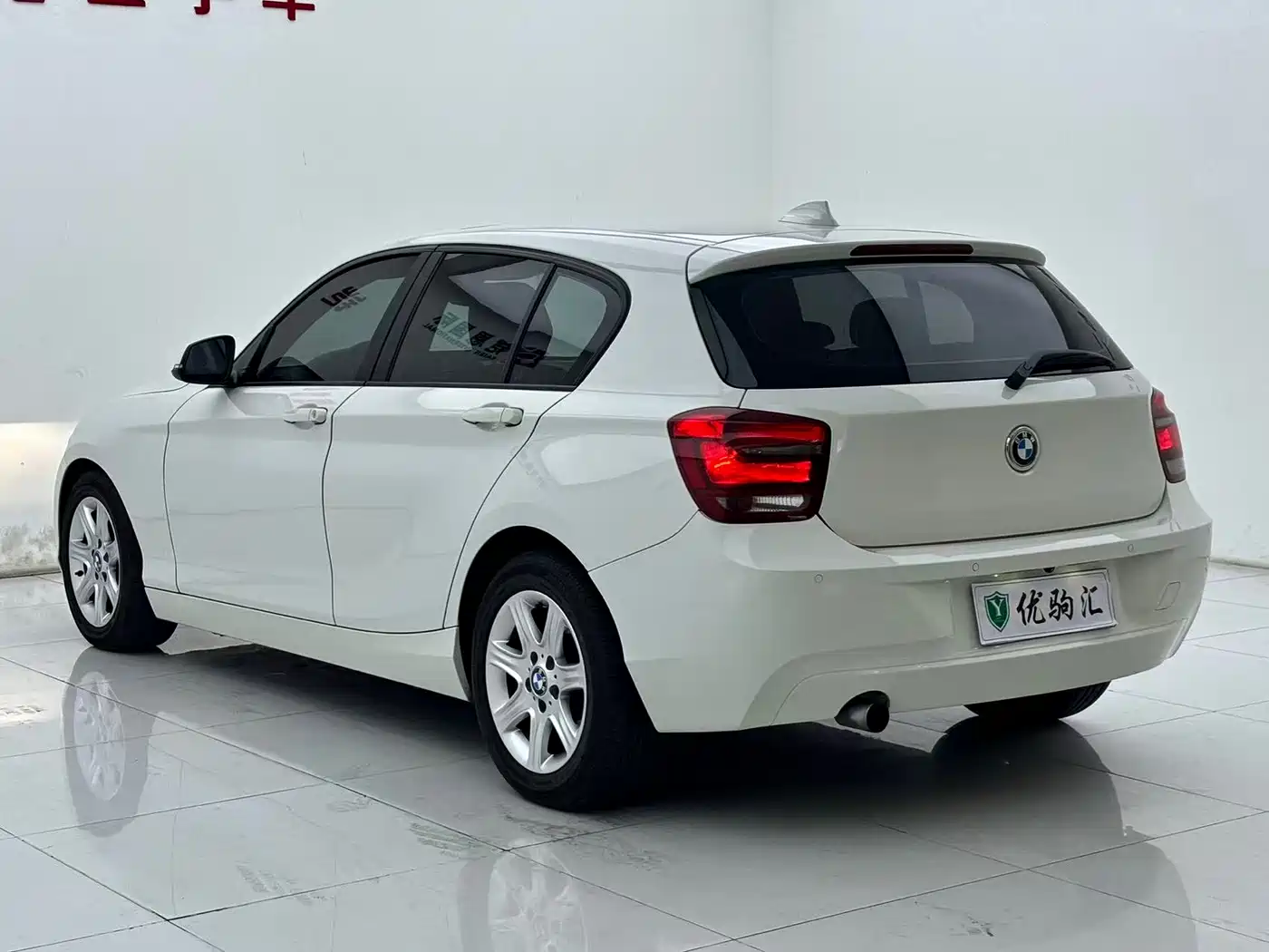 BMW 1 Series (Import) 2013 Facelift 116i Urban Model фото 6