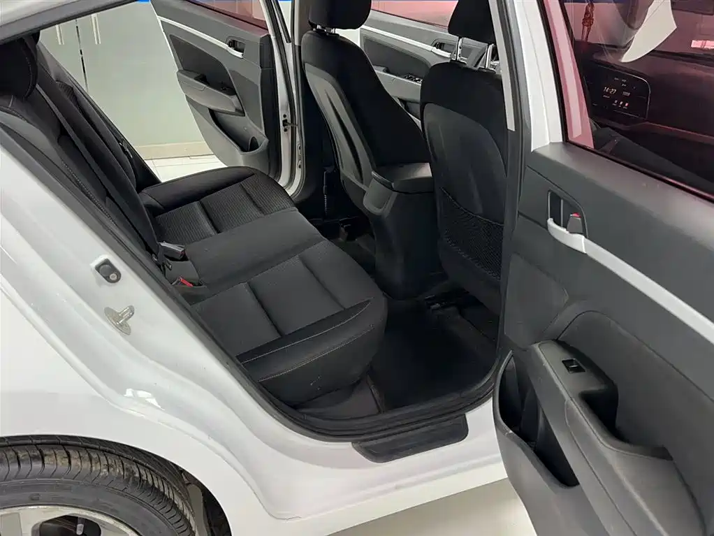 Hyundai Elantra 2016 Model 1.6L Automatic Smart Elite фото 21