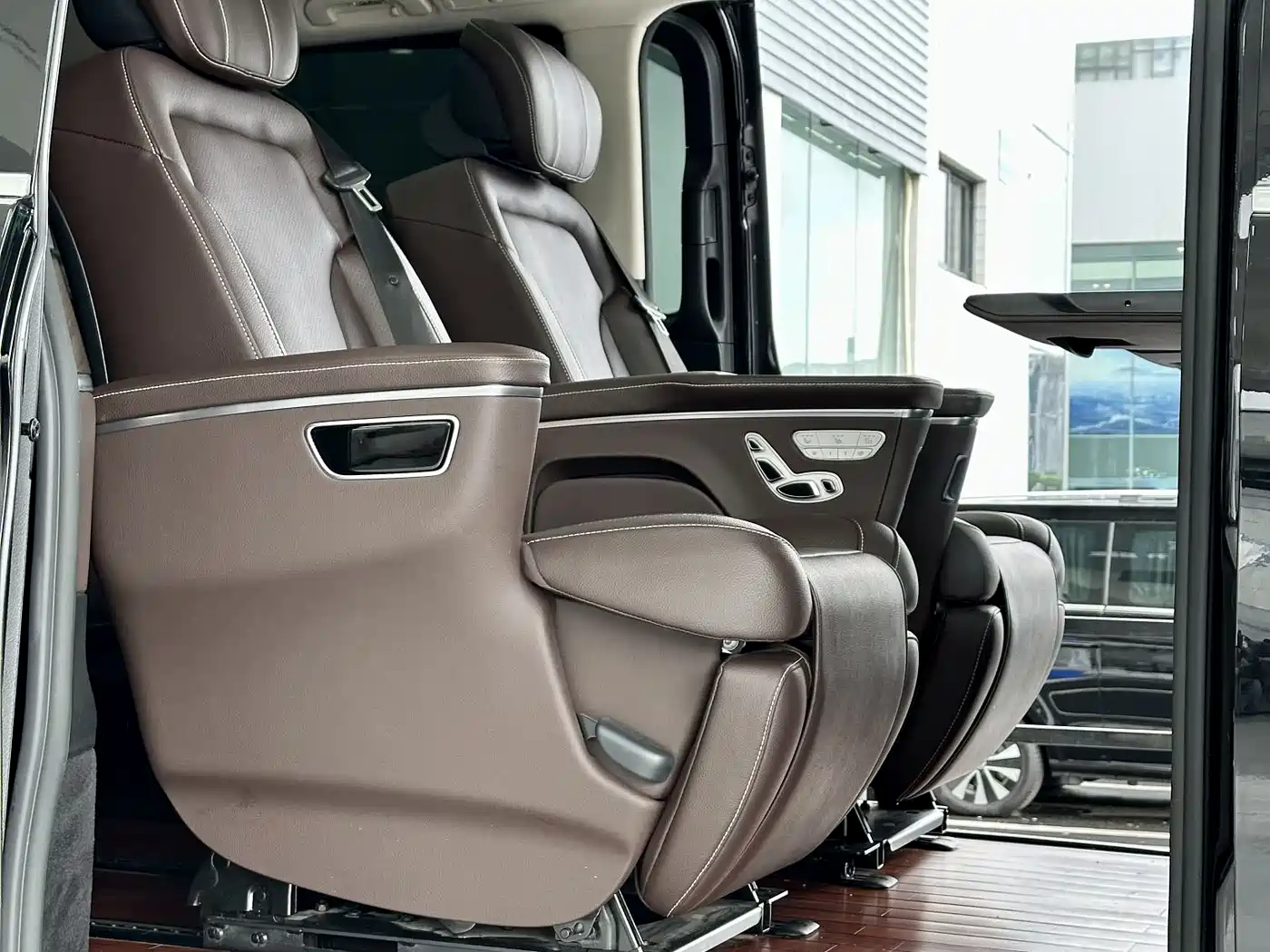 Mercedes-Benz V-Class 2021 V 260 L Long Wheelbase Luxury Edition фото 8