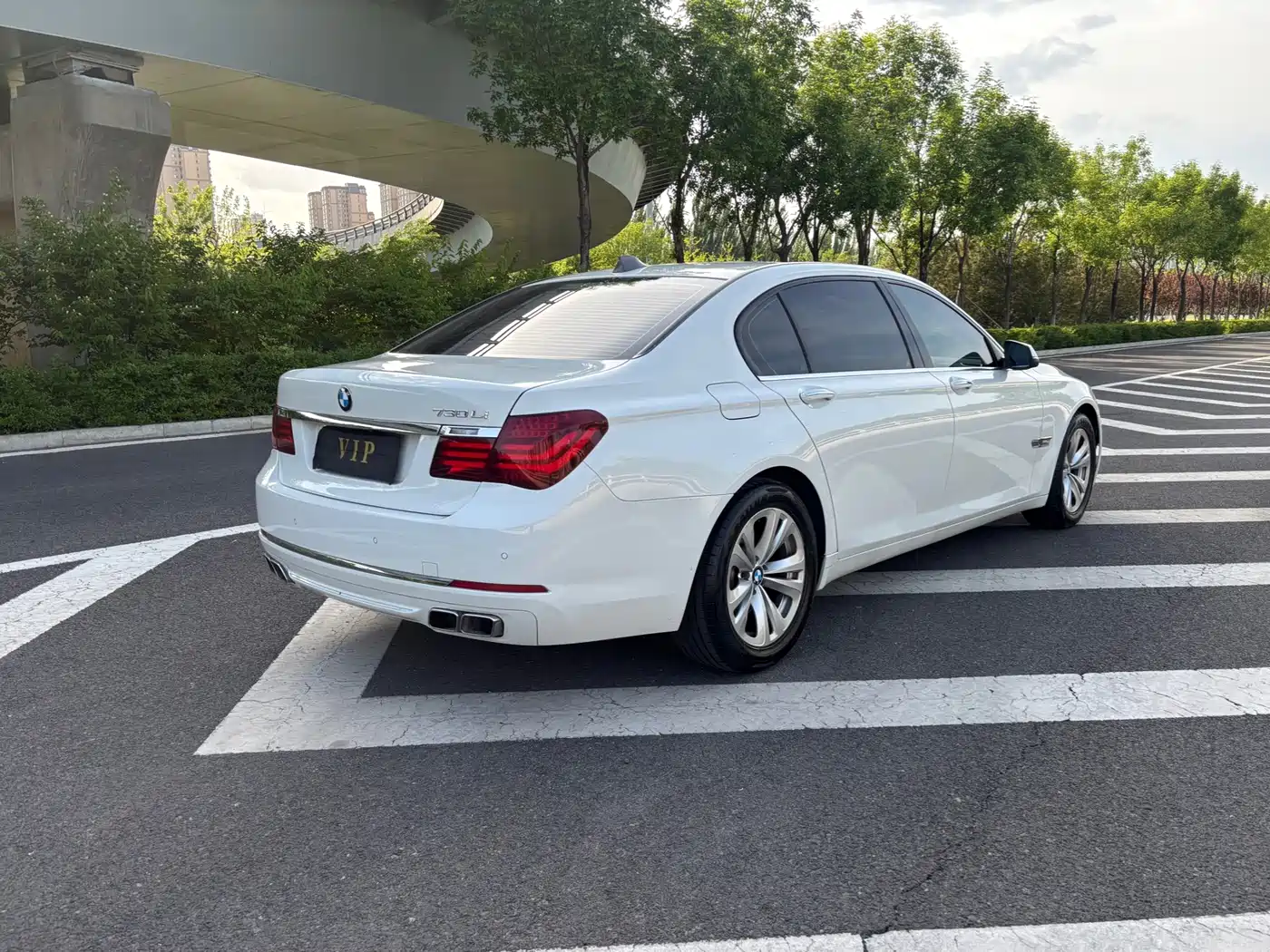 BMW 7 Series 2013 Model 730Li Leading фото 9
