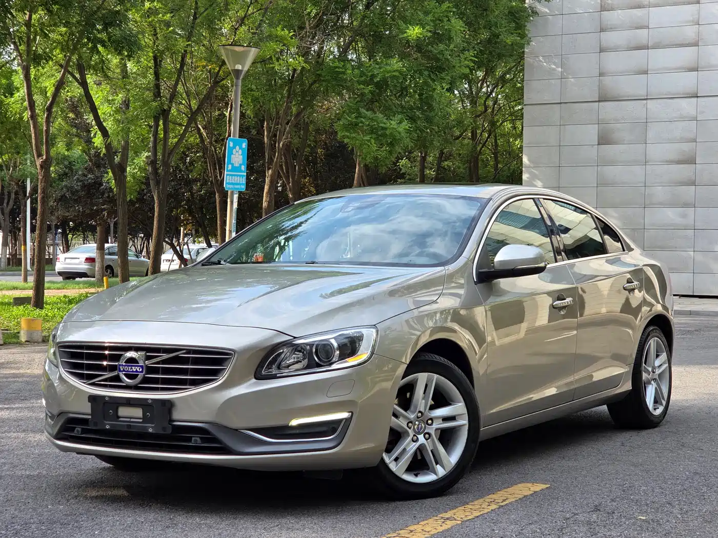 Фото 1 - Volvo S60