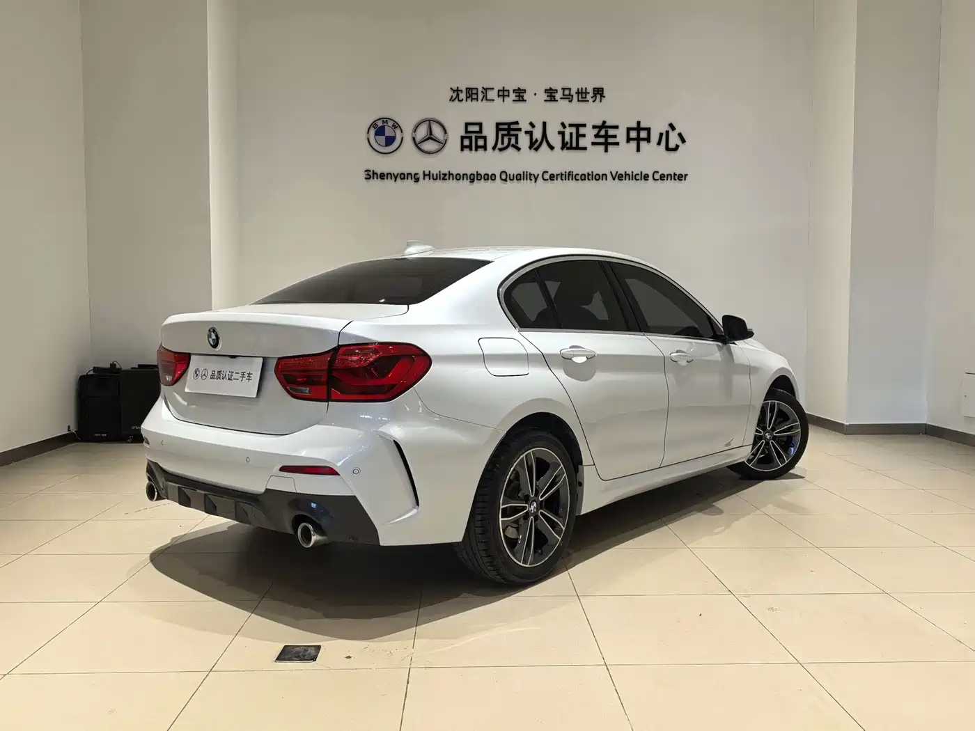 BMW 1 Series 2023 120i M Sport фото 7