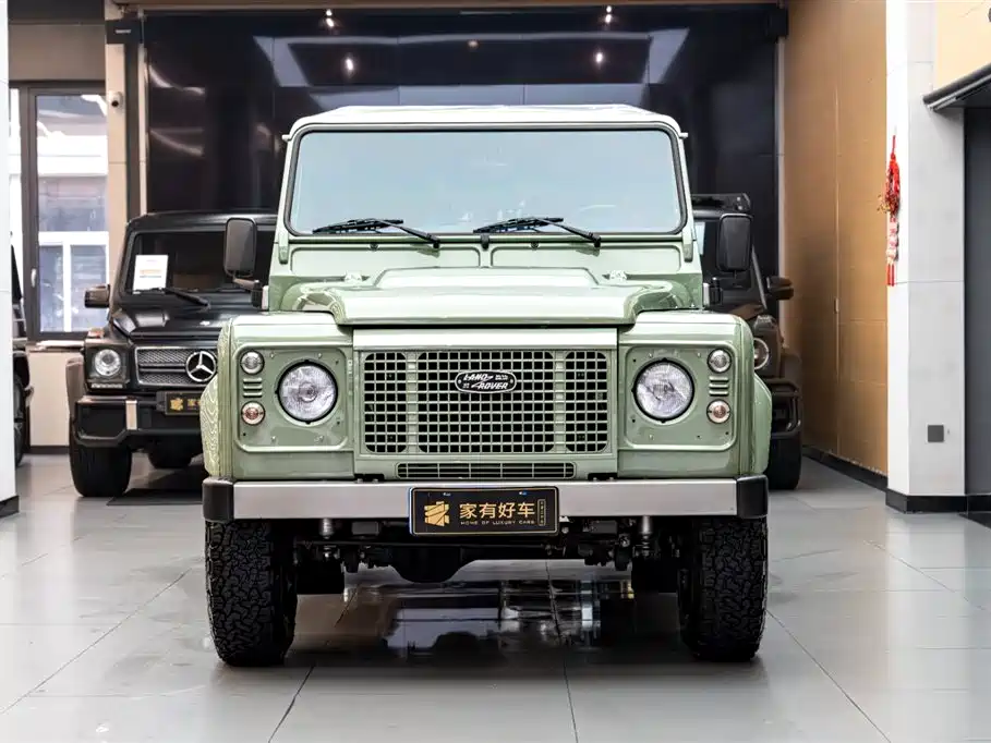 Land Rover Defender фото 2