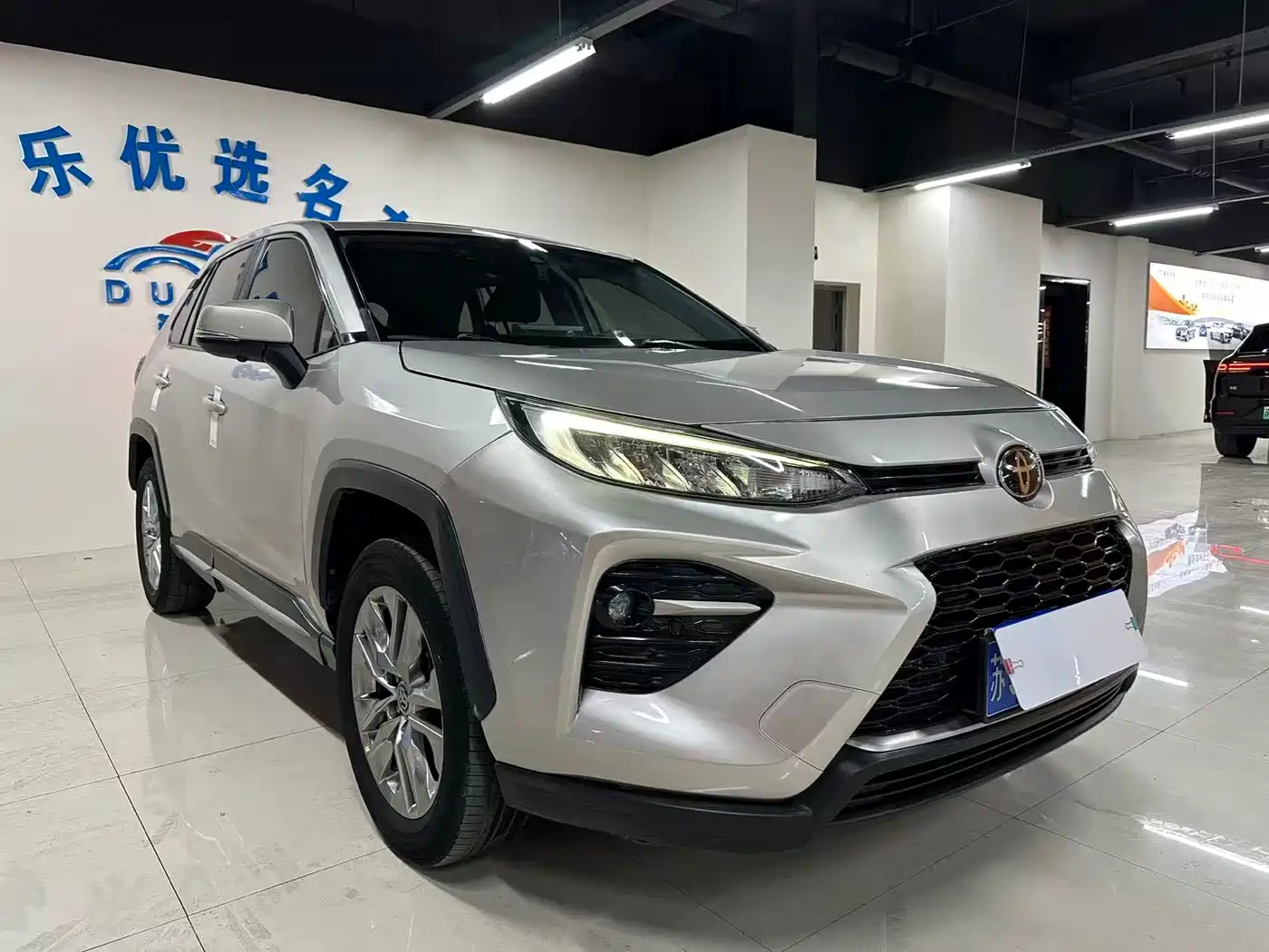 Toyota Wildlander 2020 2.0L CVT 2WD Luxury Edition фото 3