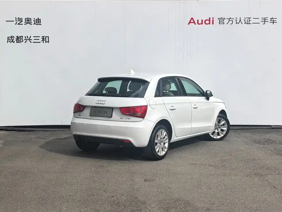 Audi A1 2013 Model 30 TFSI Sportback Urban фото 4