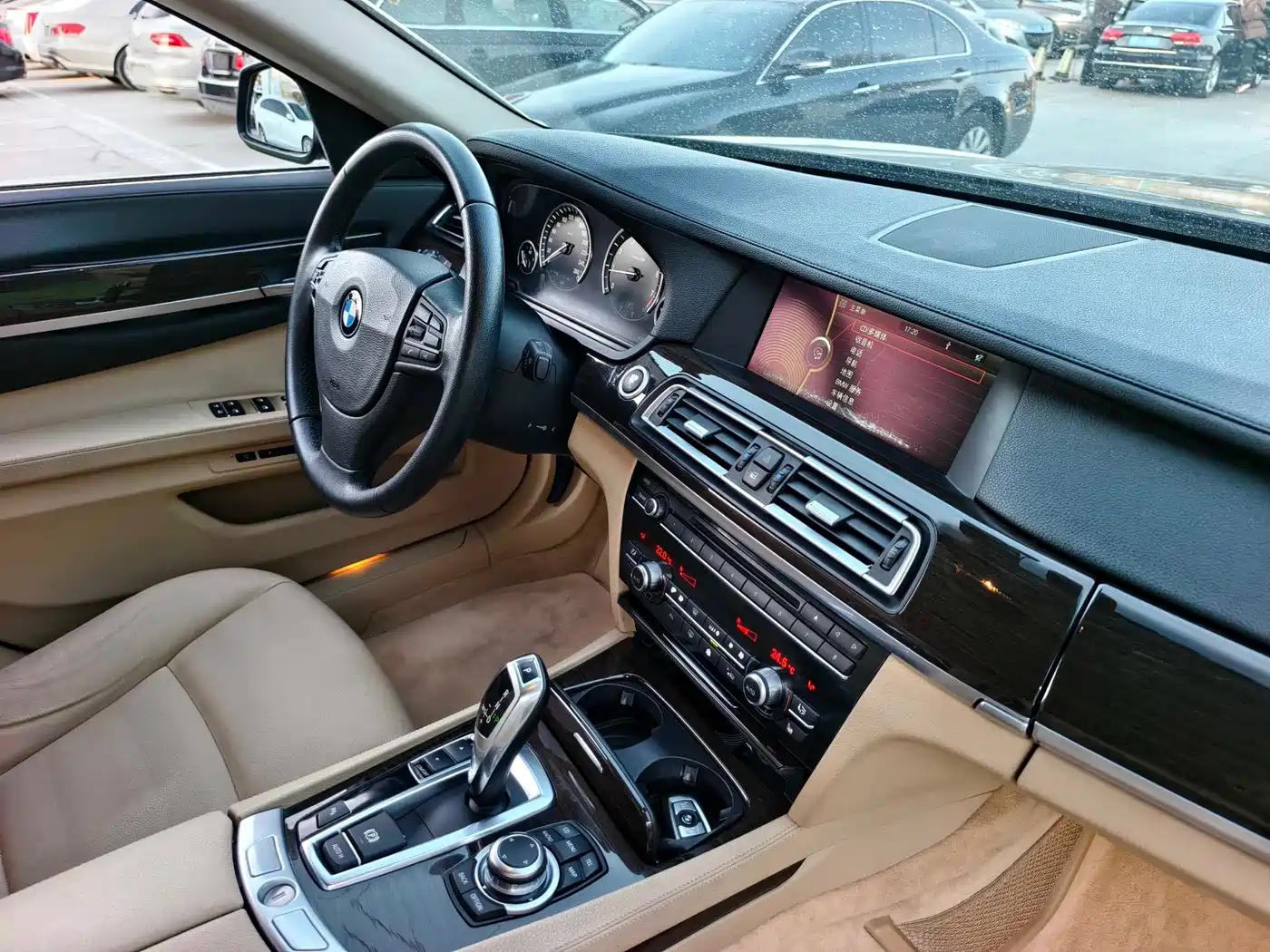 BMW 7 Series 2009 Model 740Li Leading Edition фото 18