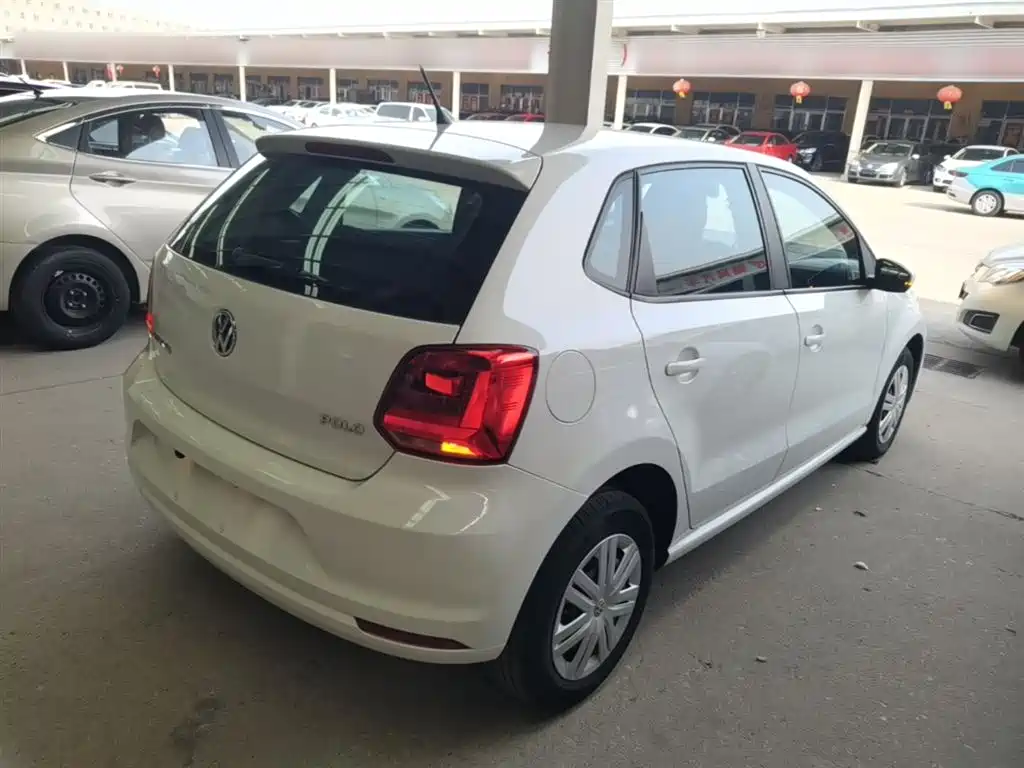 Volkswagen Polo 2016 1.4L Automatic Trend фото 7