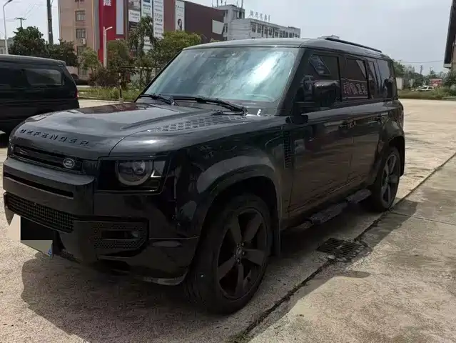 Land Rover Defender 2024