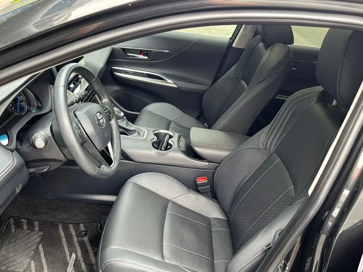 Toyota Lingfang HARRIER 2023 Hybrid 2.5L CVT 2WD Luxury Edition фото 23