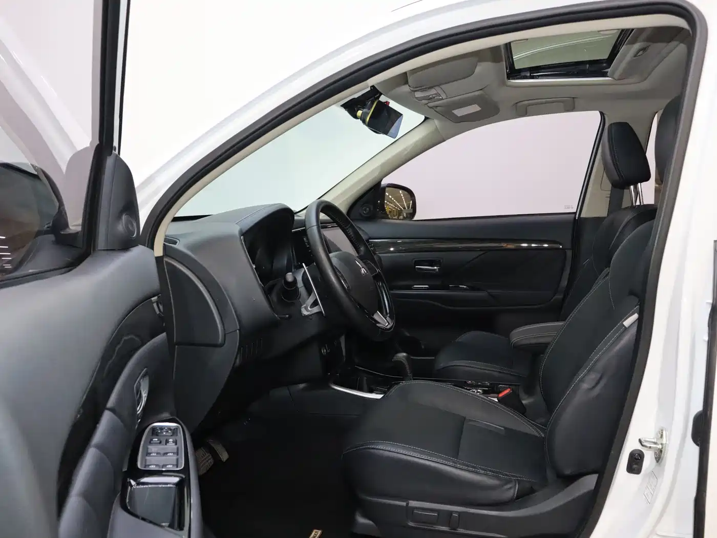 Mitsubishi Outlander 2019 2.4L 4WD Deluxe Edition 5-Seater China VI фото 13