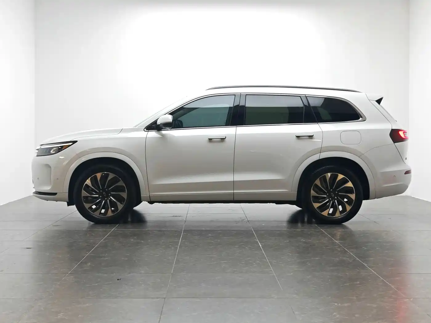 AITO Wenjie AITO M7 2022 1.5T AWD Luxury Edition фото 7