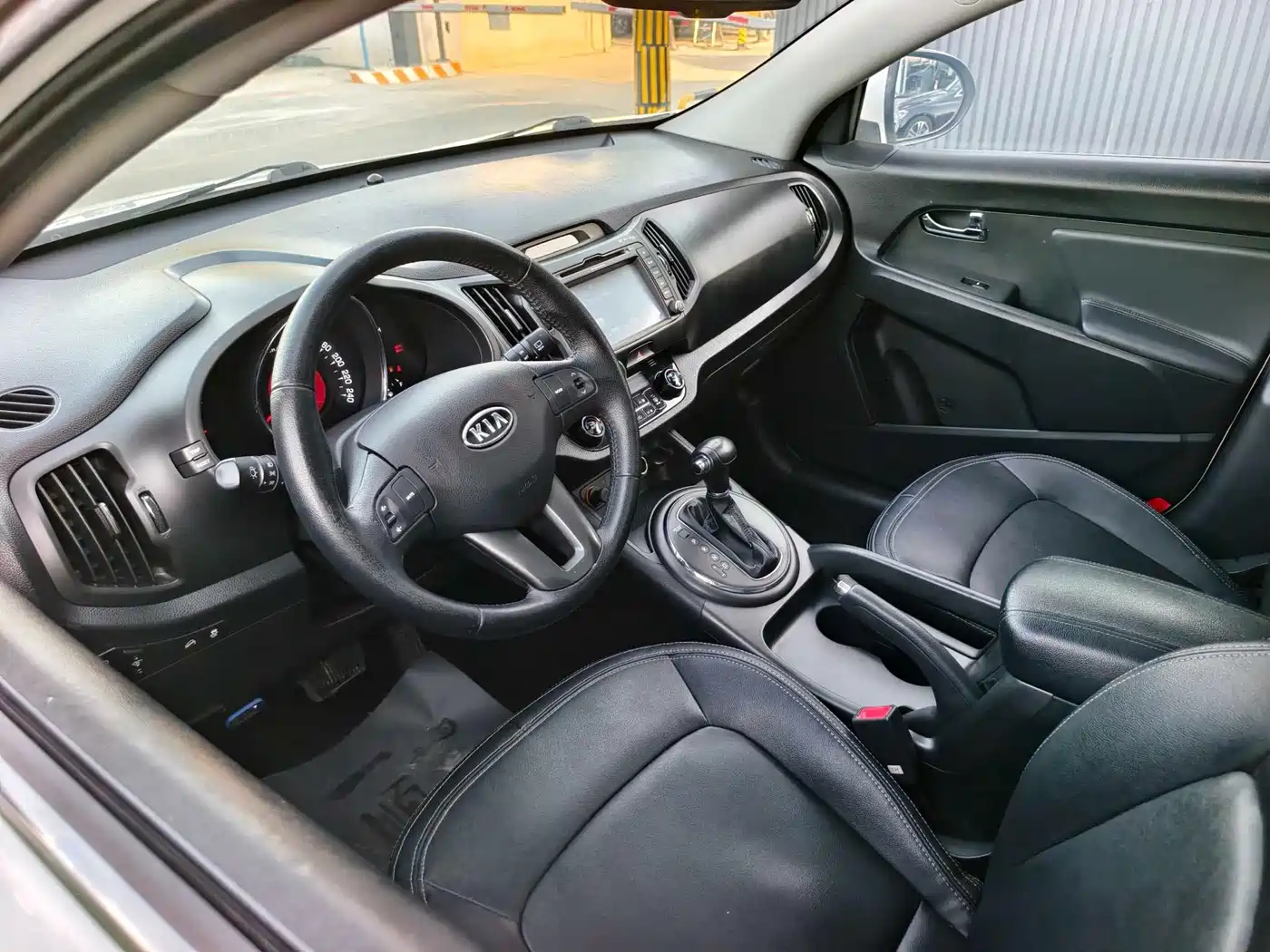 Kia Sportage 2012 2.0L Automatic 2WD NAVI Edition фото 10