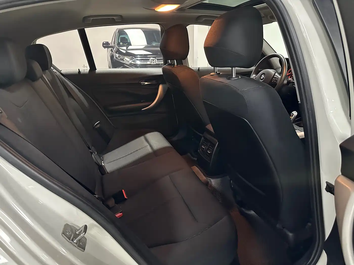 BMW 1 Series (Import) 2013 Facelift 118i Leading Model фото 7