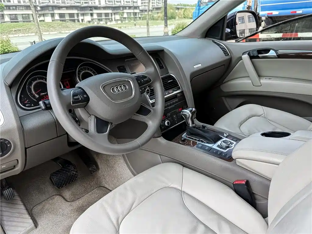Audi Q7 2009 2010 4.2 FSI quattro Luxury Model