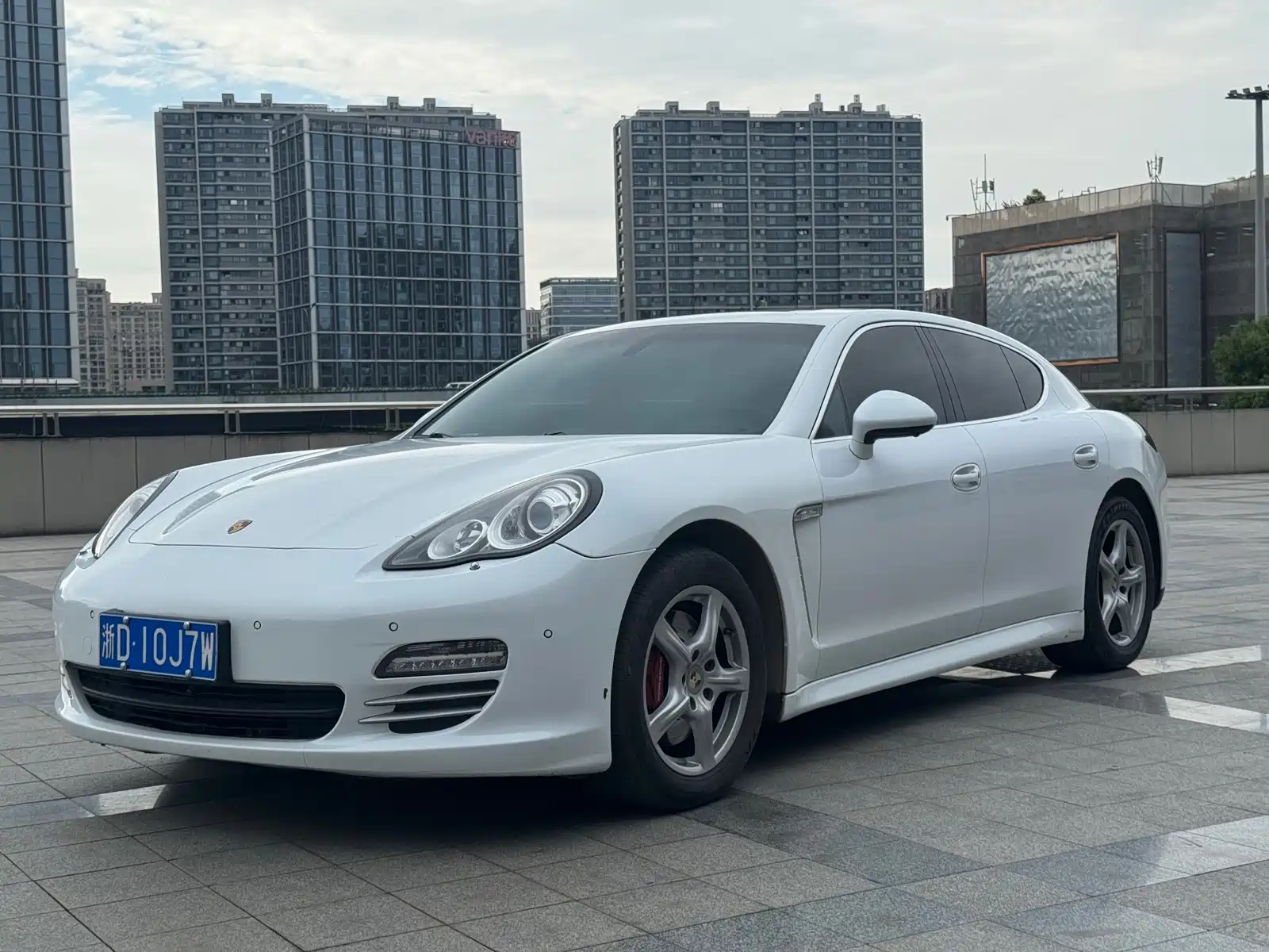 صورة 1 - Porsche Panamera