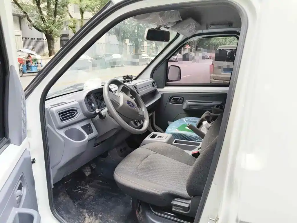 Cowin Kaiyi River Dolphin E7 2025 2025 Startup Edition 41.86kWh 6-seater