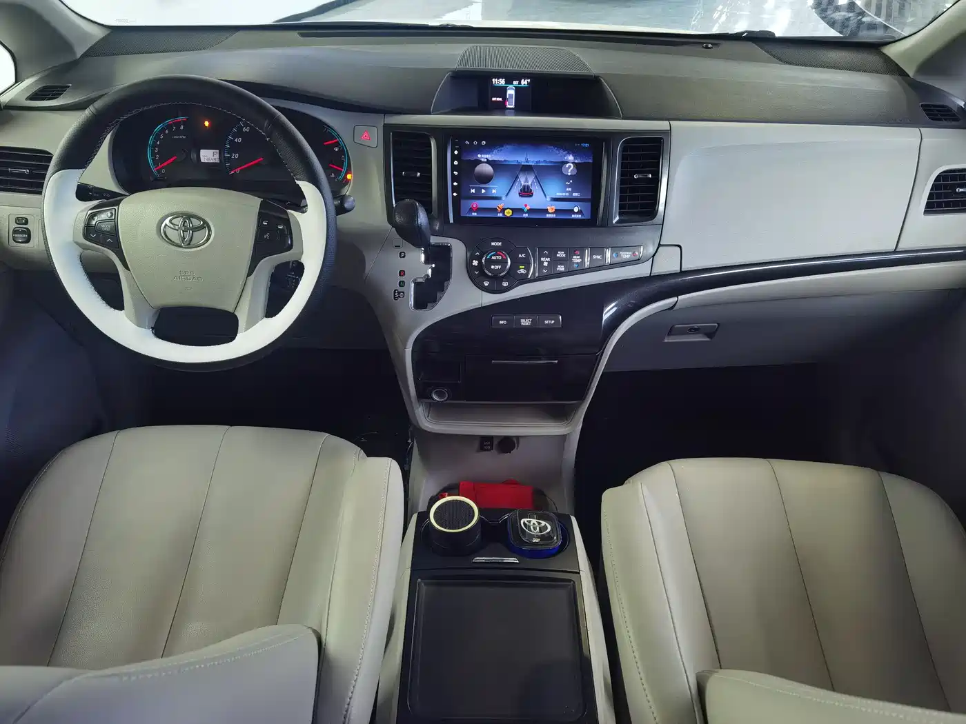 Toyota Sienna 2011 3.5L 4WD Automatic фото 9