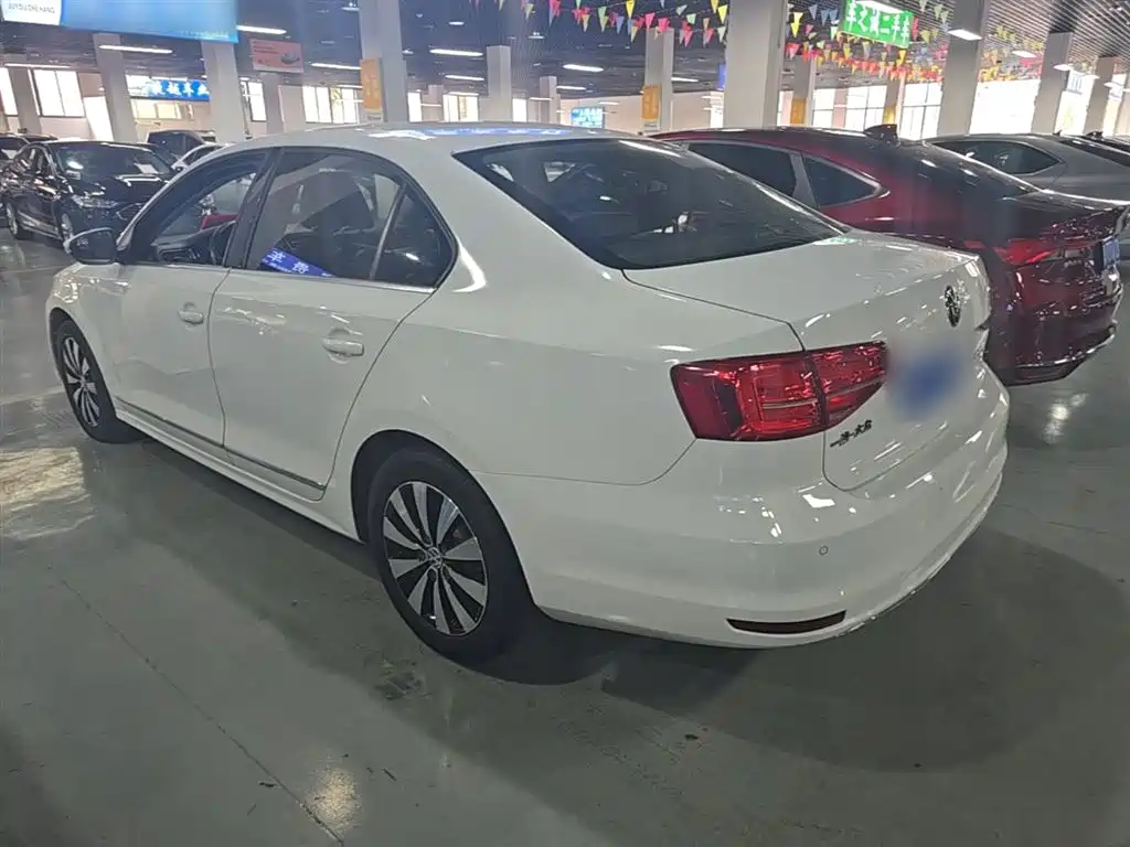 Volkswagen Sagitar 2018 1.6L Automatic Comfort фото 5