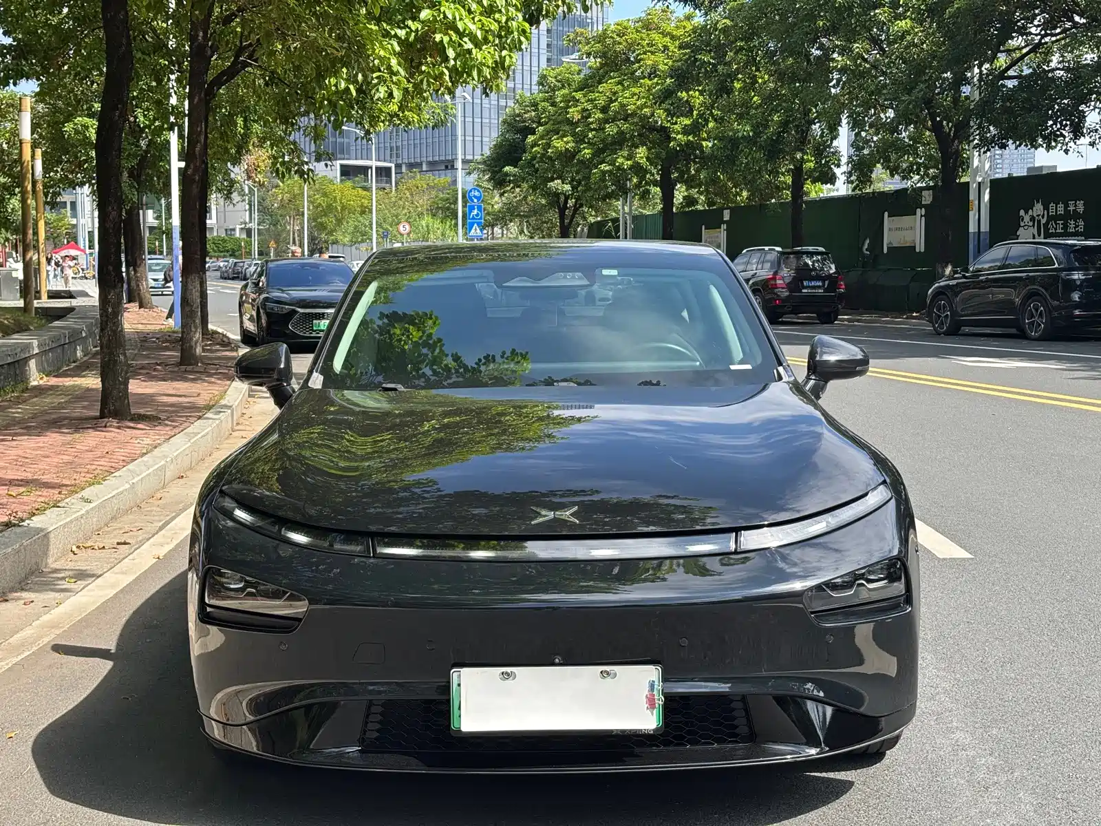 Фото 3 - XPeng P7