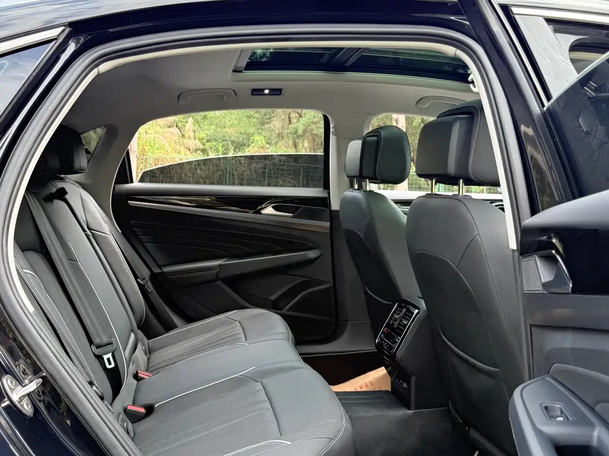 Volkswagen Passat 2024 330TSI Elite Edition фото 8