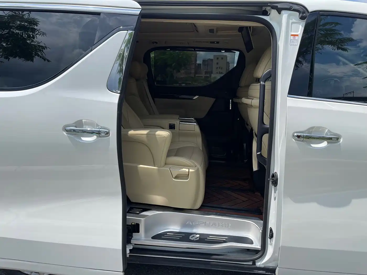 Toyota Alphard 2021 Hybrid 2.5L Luxury фото 15