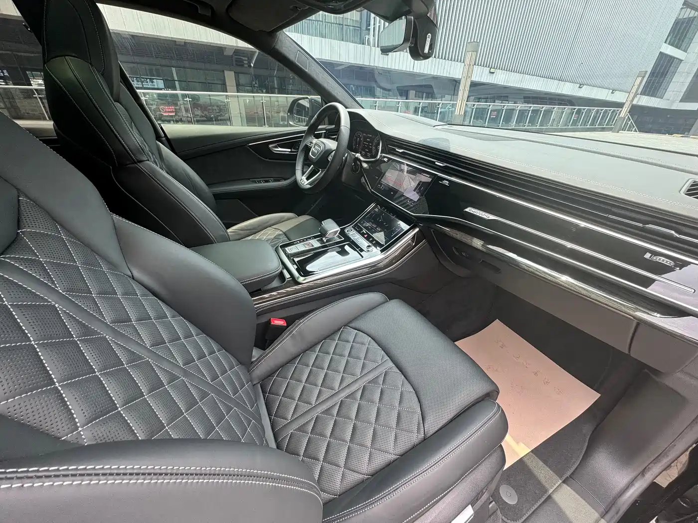 Audi Q8 2022 55 TFSI Exclusive Dynamic фото 8