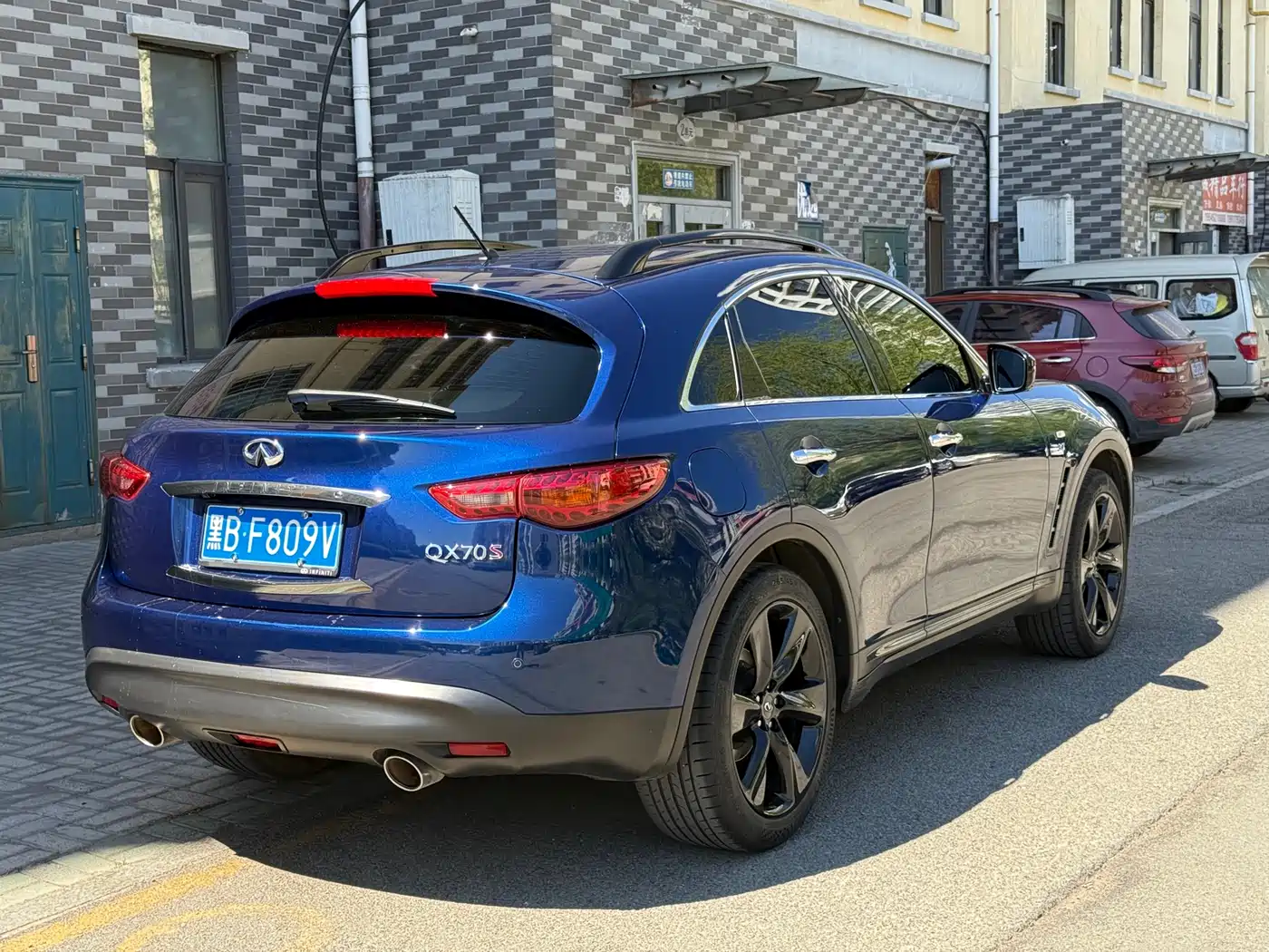 Infiniti QX70 2015 Model 3.7L Shadow Edition фото 6