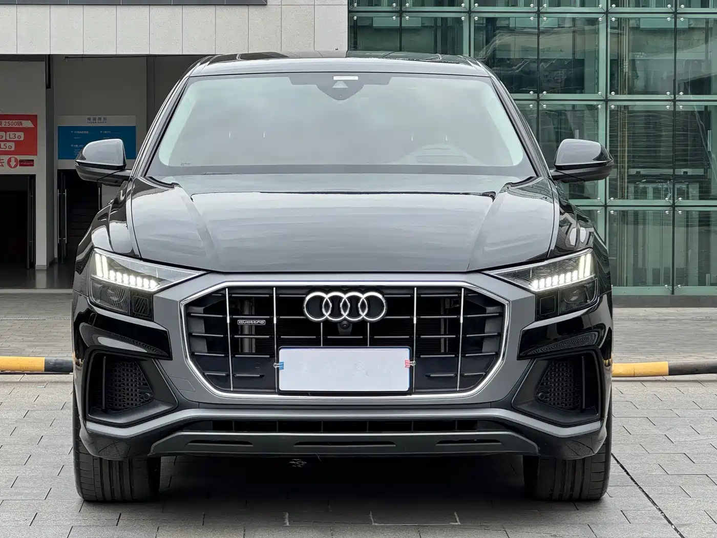 Audi Q8 2022 55 TFSI Luxury Dynamic фото 3