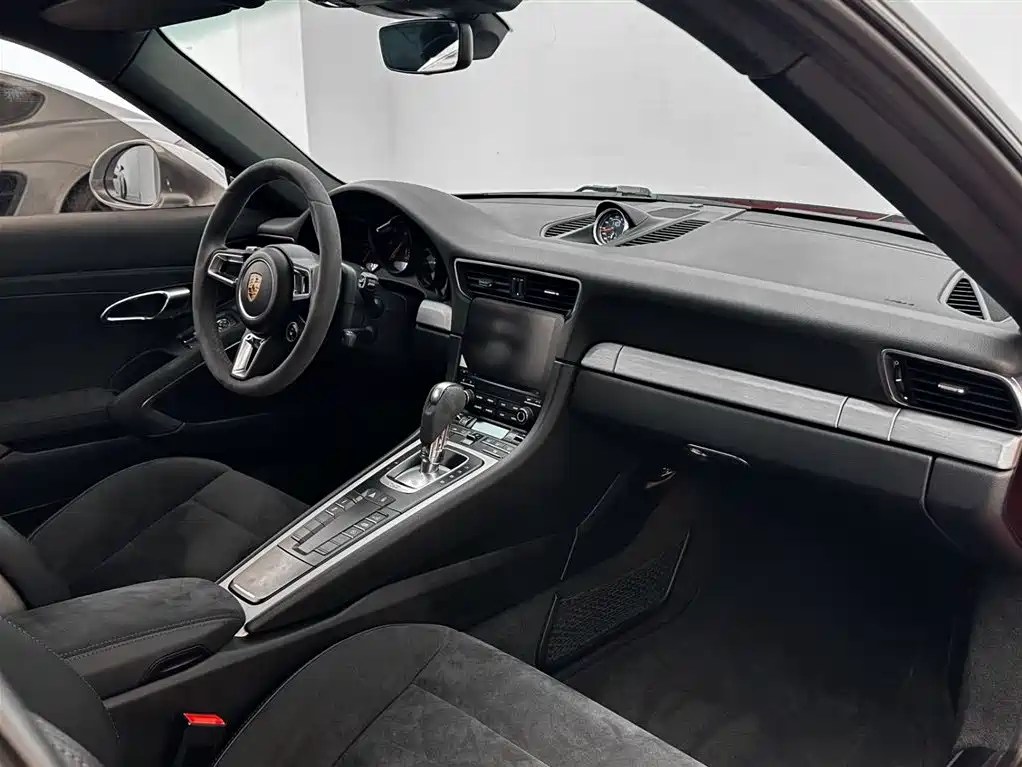 Porsche 911 2017 Carrera GTS 3.0T фото 13