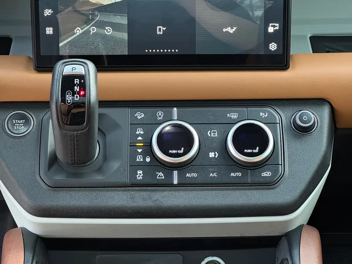 Land Rover Defender 2023 Facelift 110 3.0T P400 X-DYNAMIC HSE фото 11