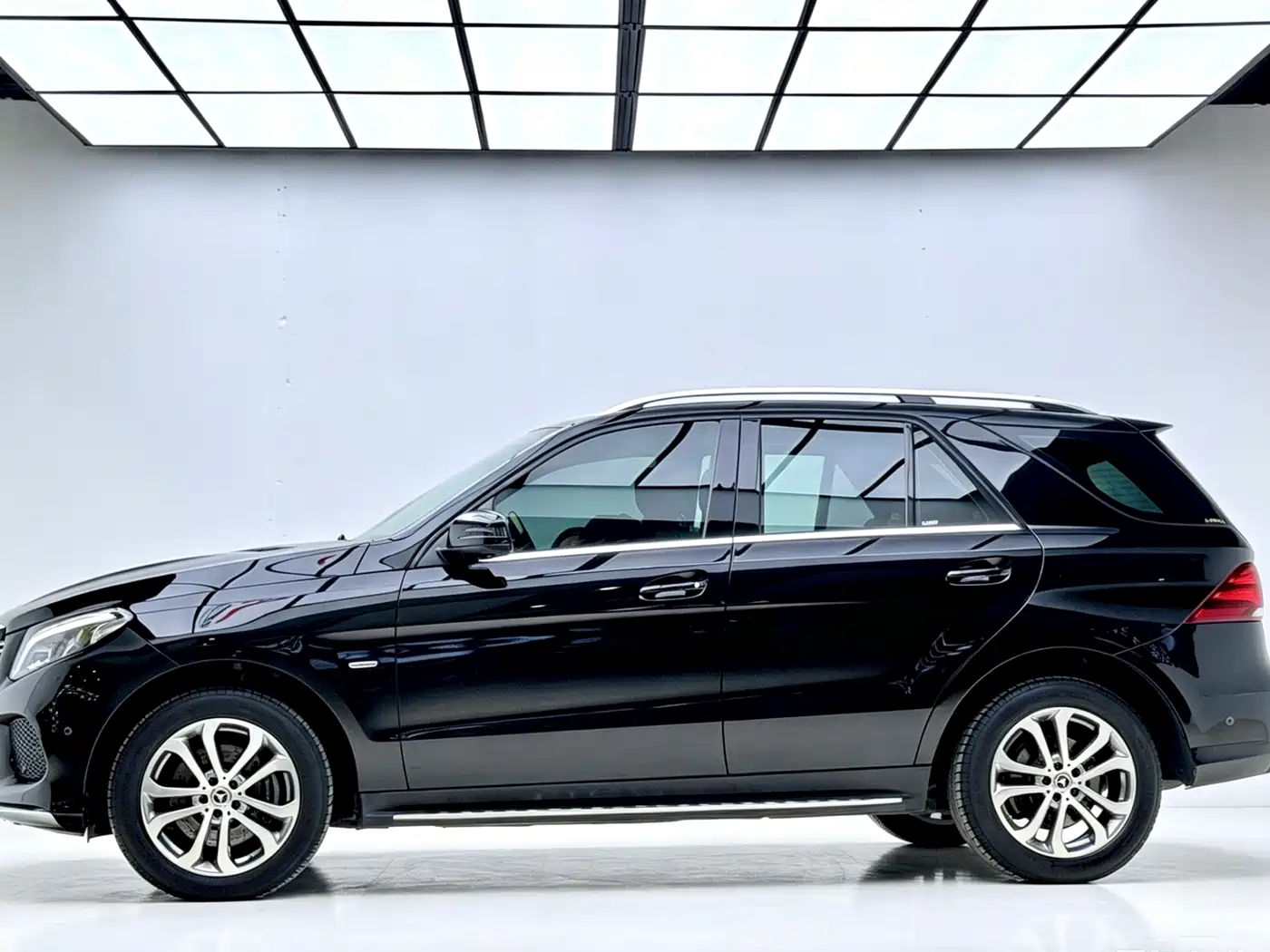 Mercedes-Benz GLE 2018 GLE 320 4MATIC Dynamic Ultimate Edition фото 3