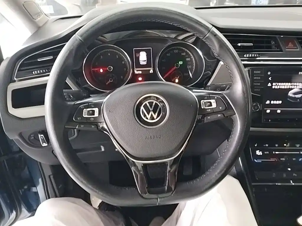 Photo 11 - Volkswagen Touran