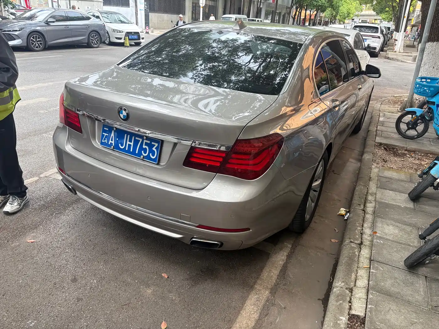 BMW 7 Series 2013 Model 740Li Leading фото 4
