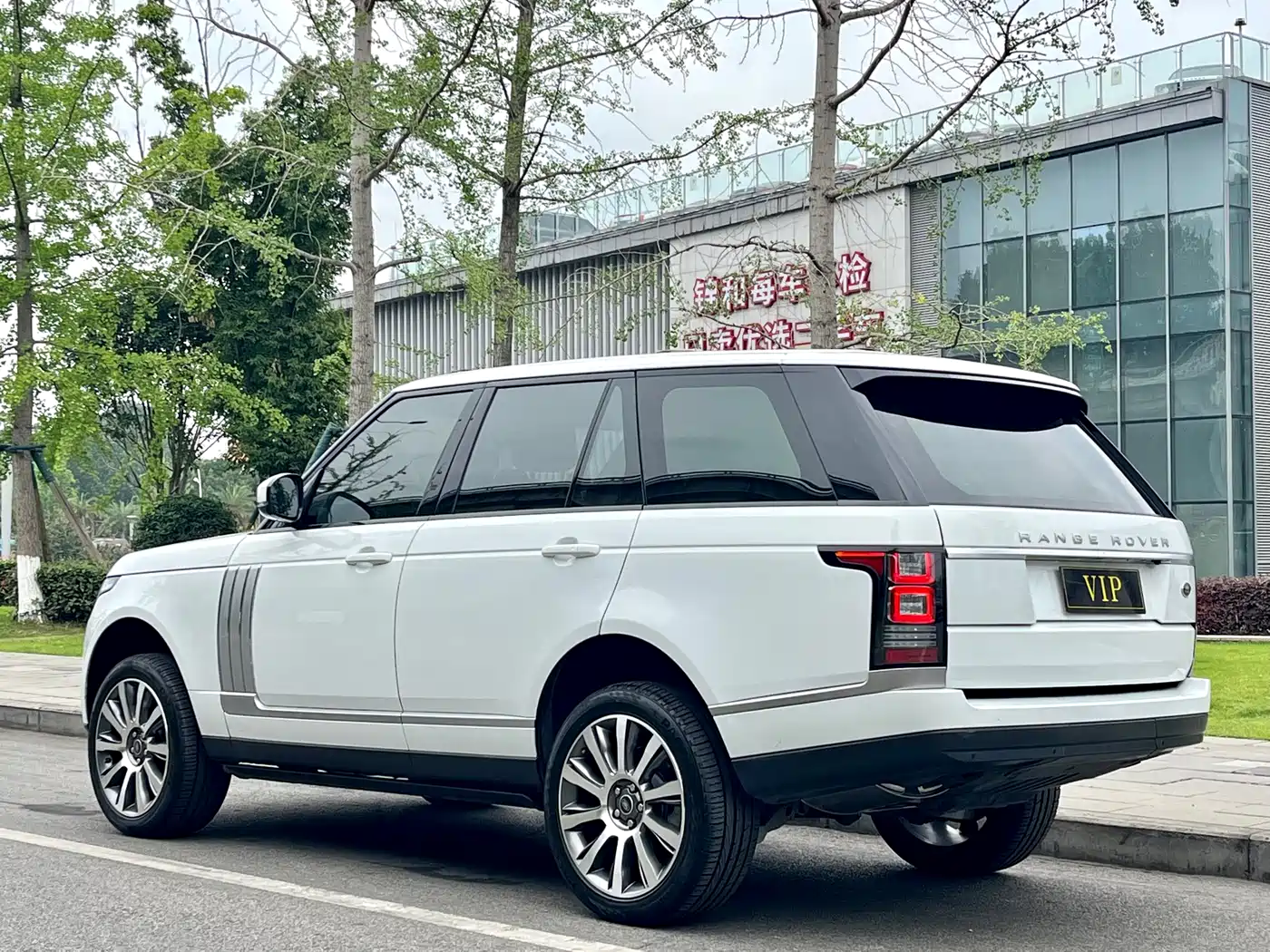 Land Rover Range Rover 2015 3.0 TDV6 Vogue фото 4