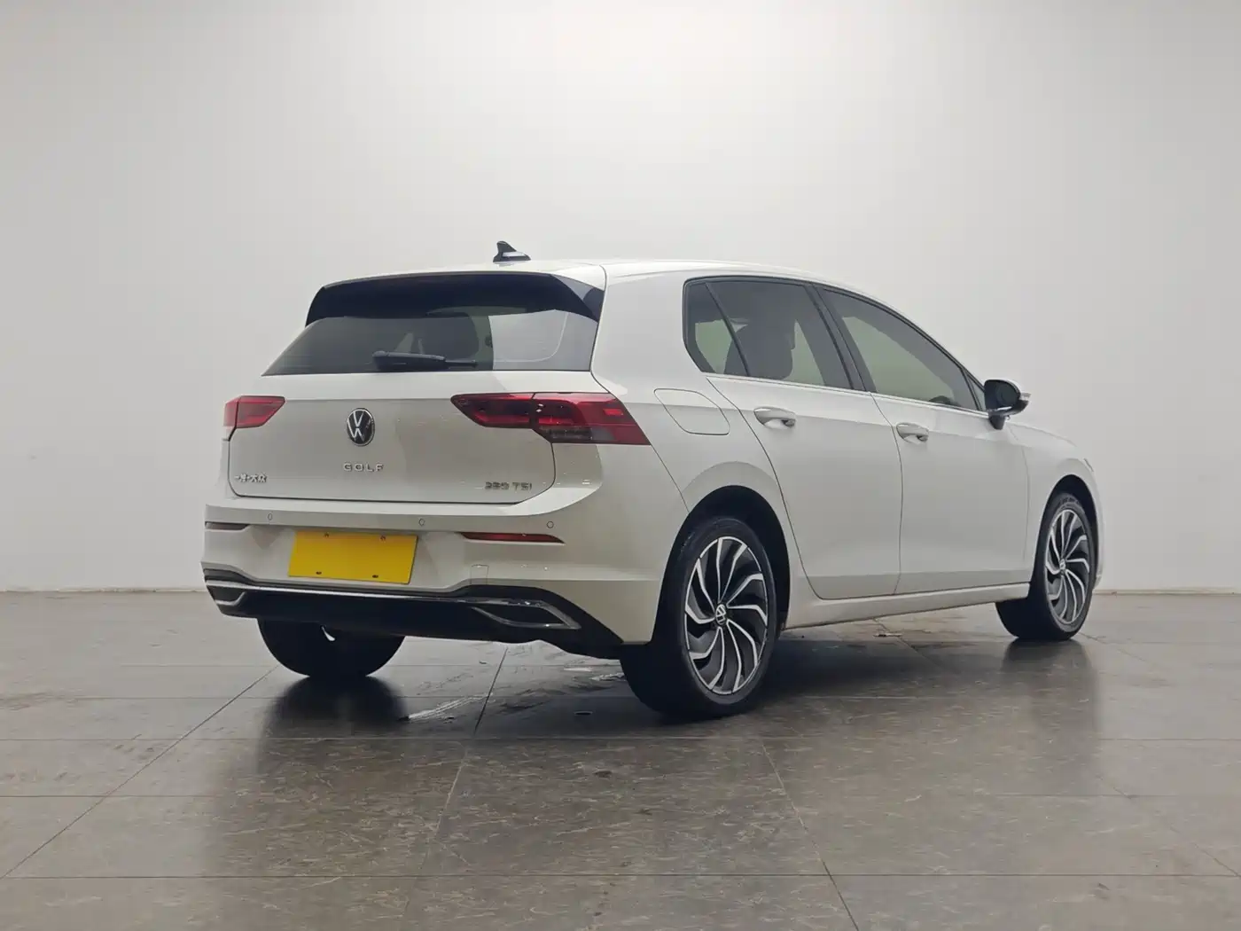 Фото 3 - Volkswagen Golf