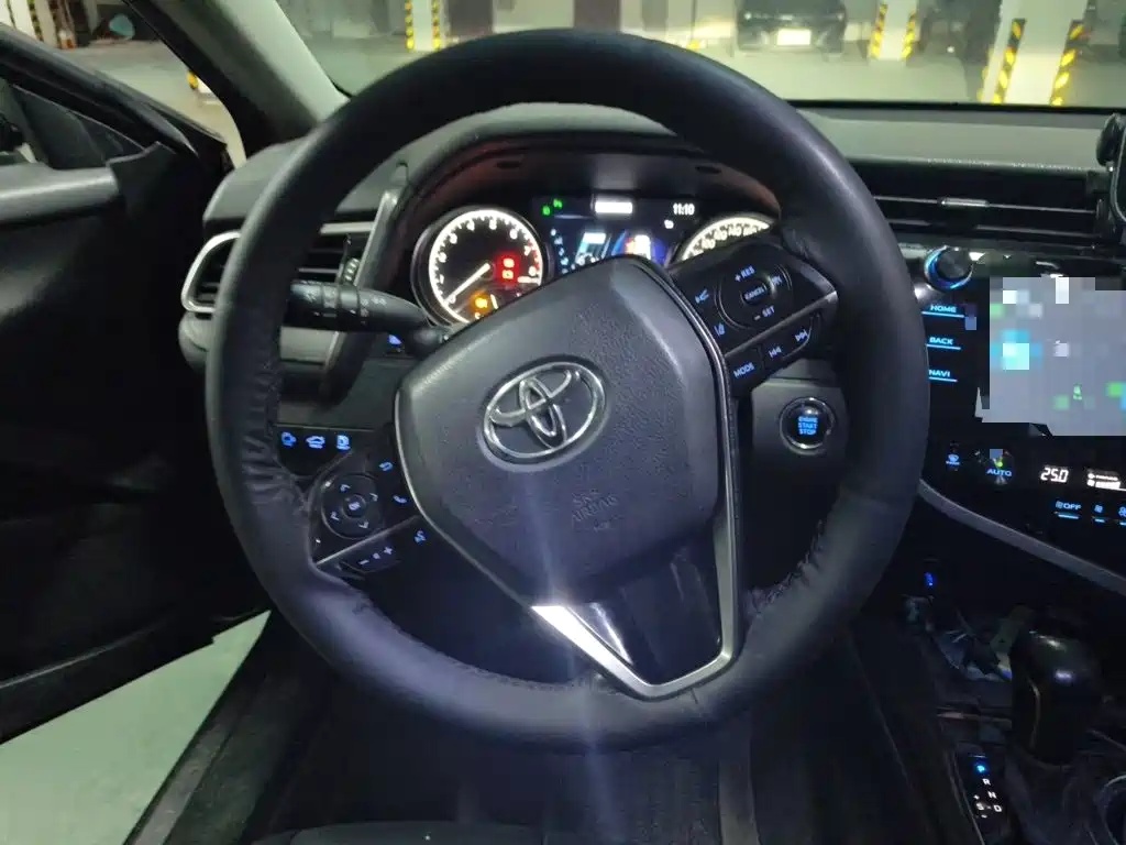 Фото 6 - Toyota Camry