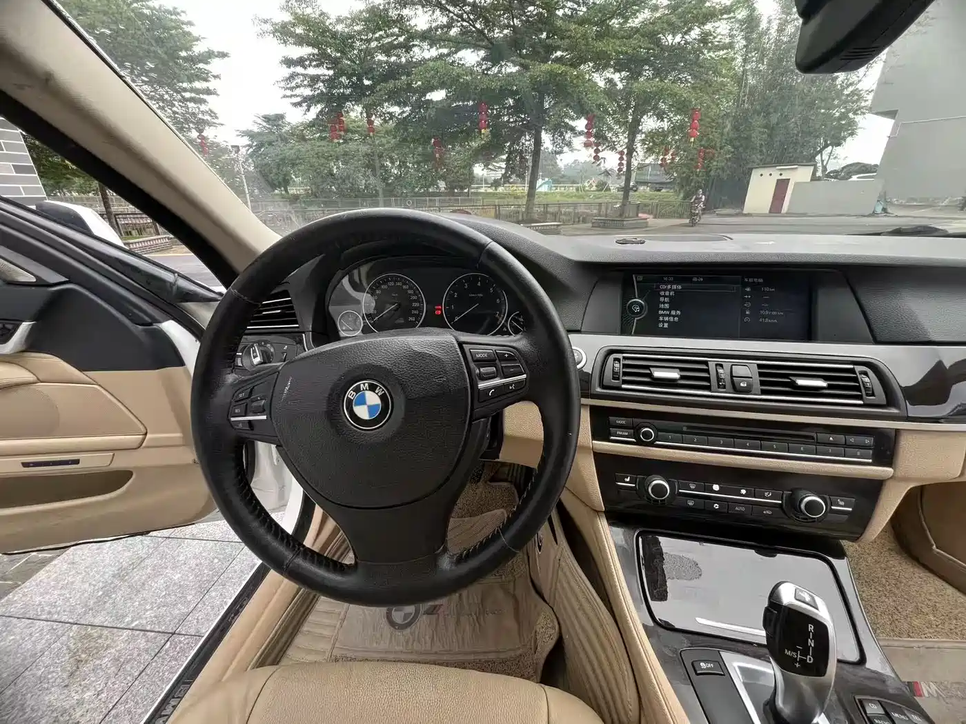 BMW 5 Series 2011 528Li Luxury фото 7