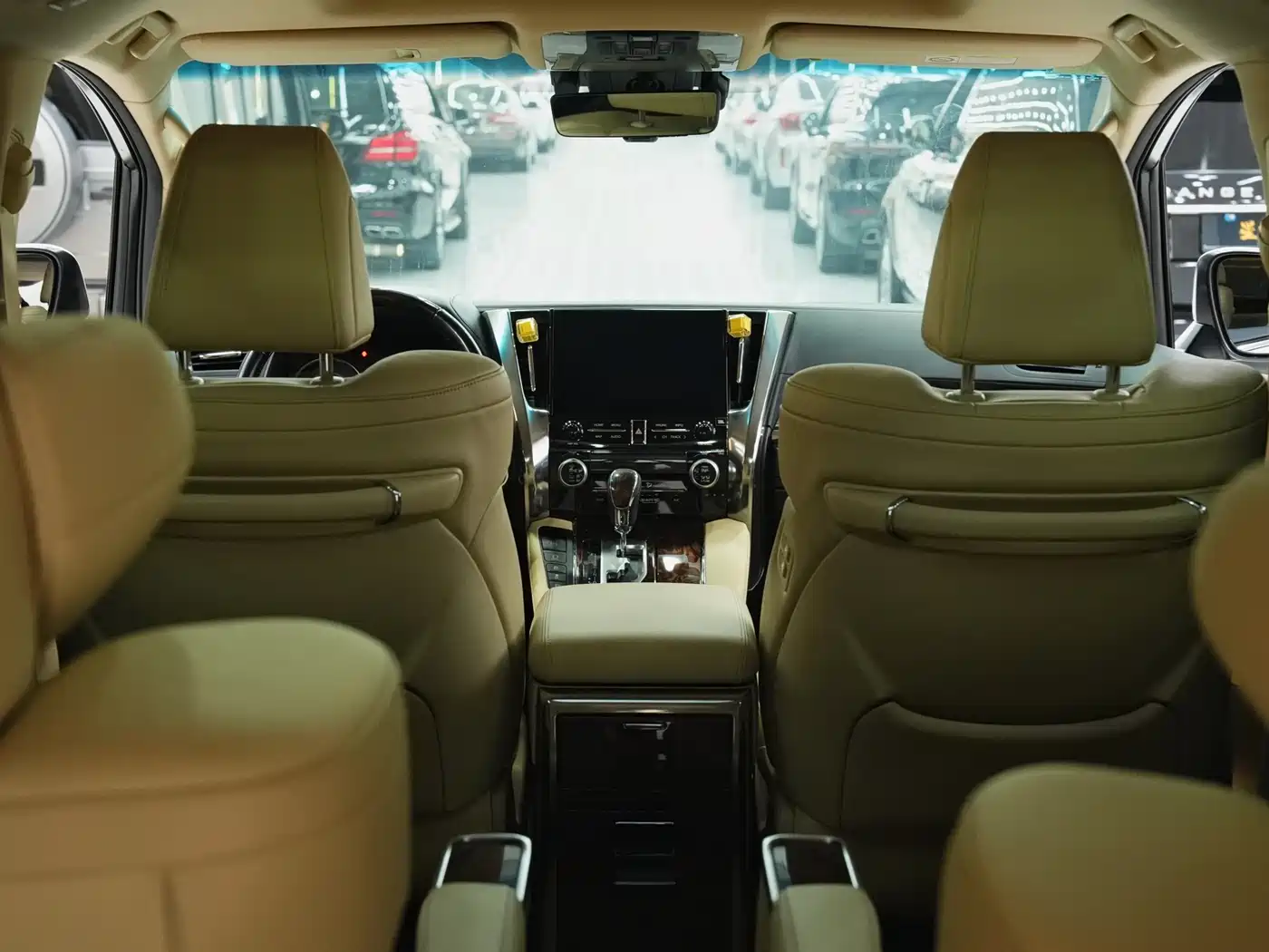 Toyota Alphard 2021 Hybrid 2.5L Luxury фото 12
