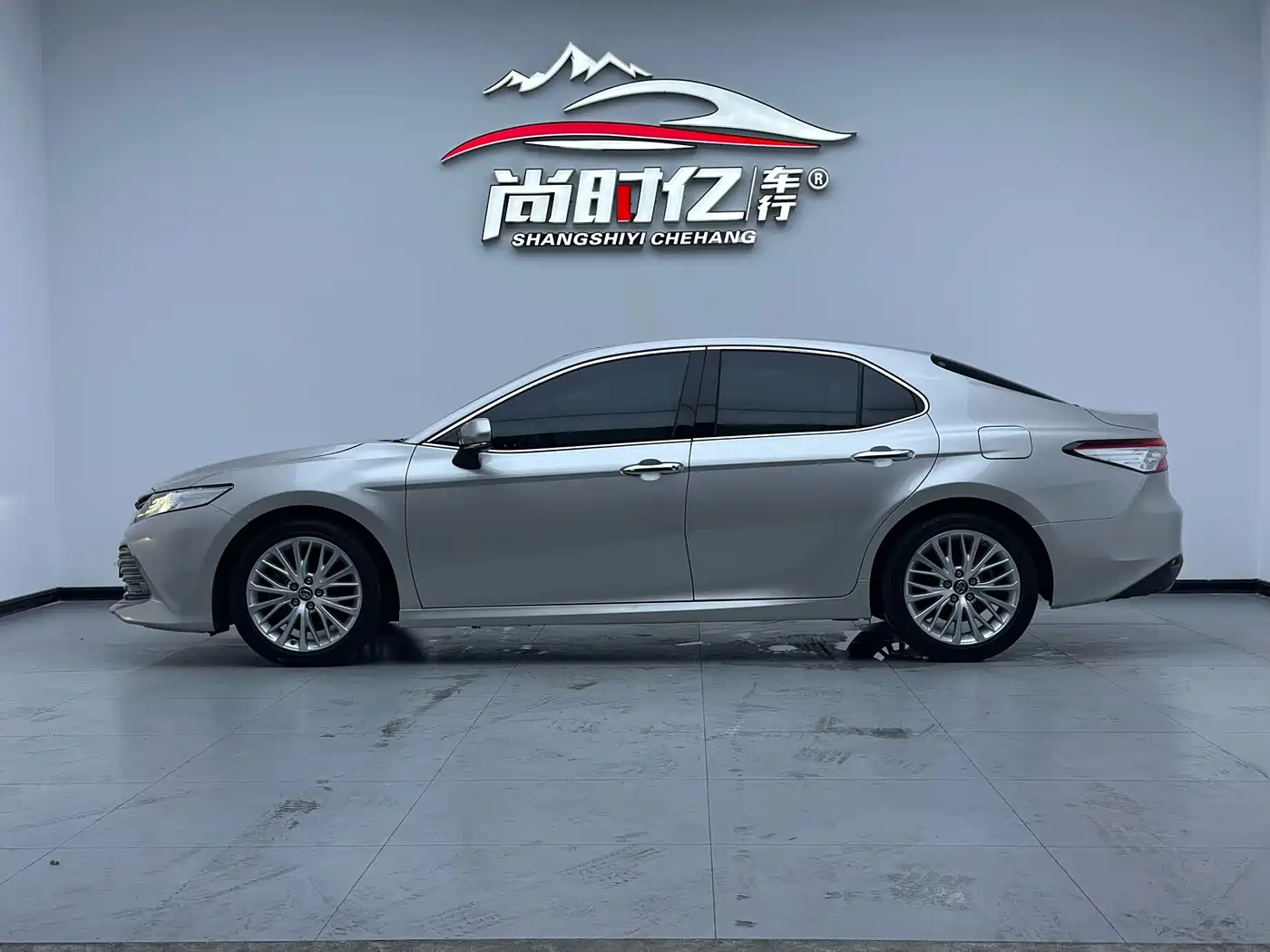 Toyota Camry 2019 2.5G Luxury Edition China VI фото 4