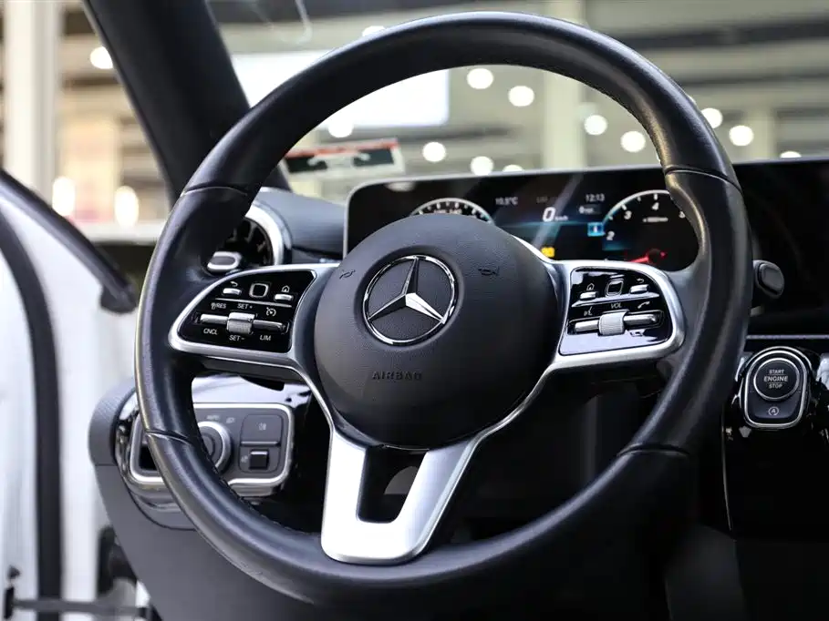 Mercedes-Benz A-Class (Import) 2019 A 200 Fashion Version фото 11