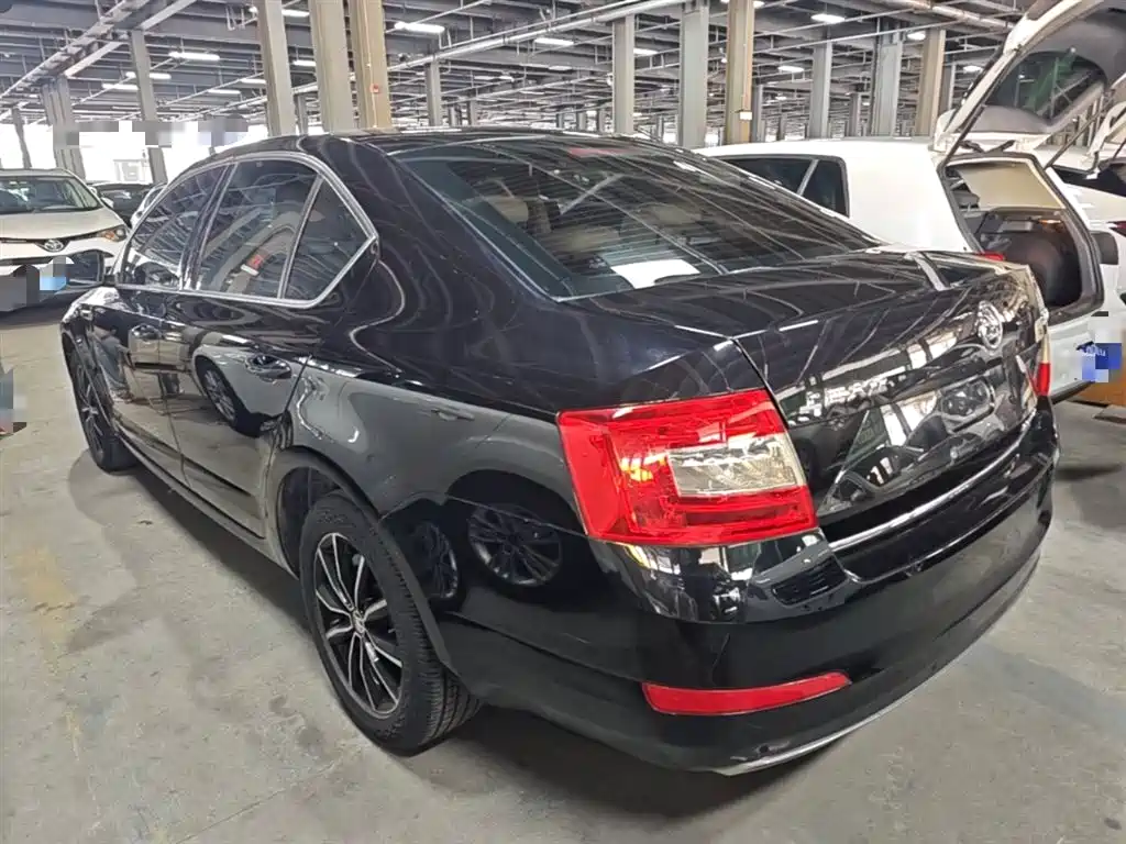 Škoda Octavia 2017 1.6L Automatic Smart Edition фото 5