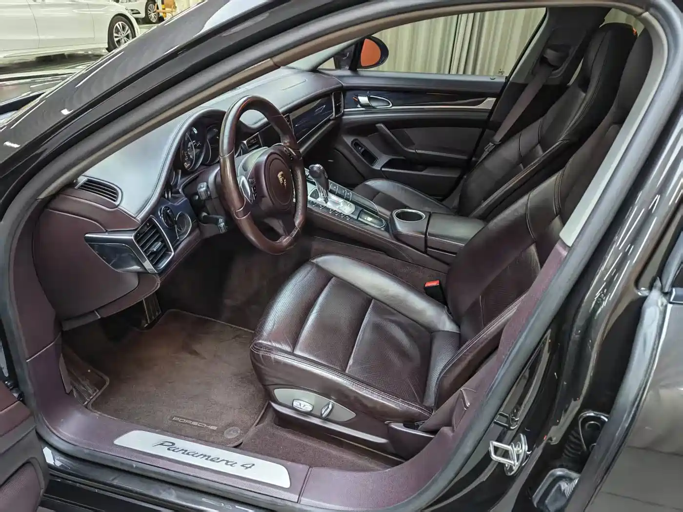 Porsche Panamera 2010 Panamera 4 3.6L фото 12