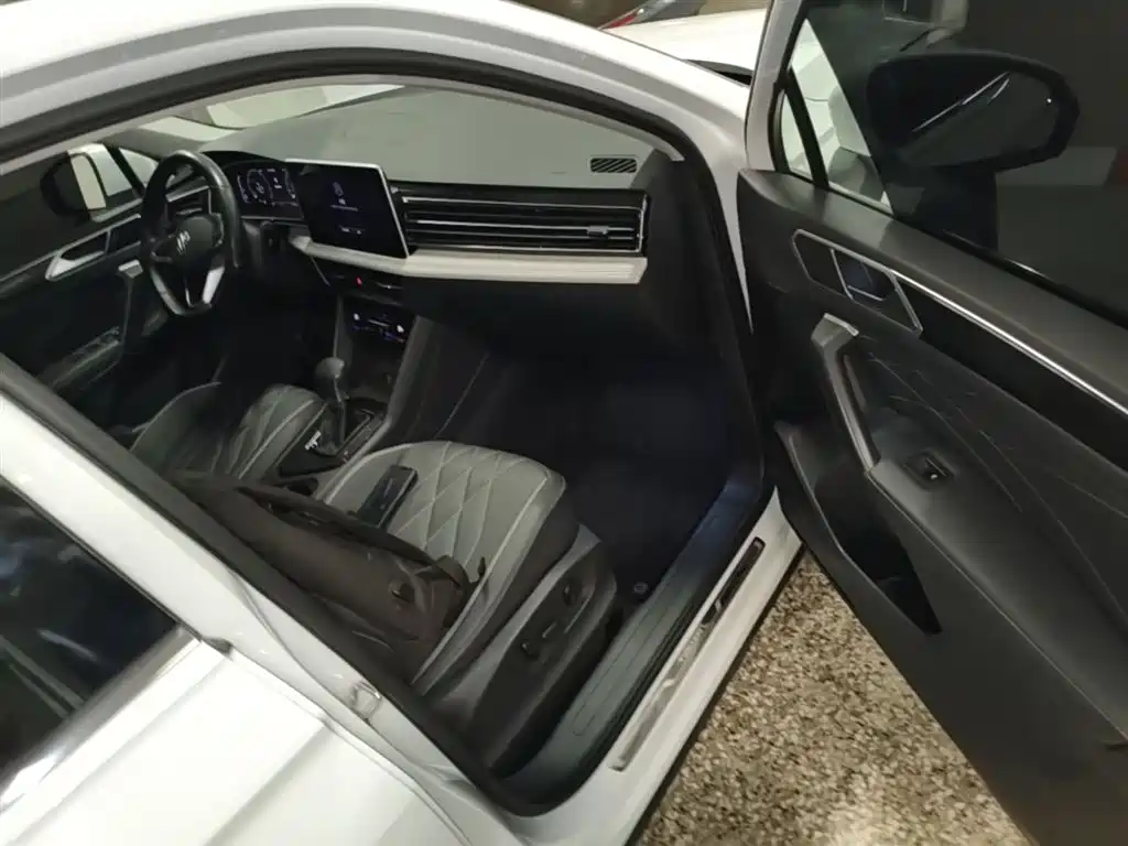 Volkswagen Tiguan L 2024 300TSI Auto 2WD Smart Edition фото 11