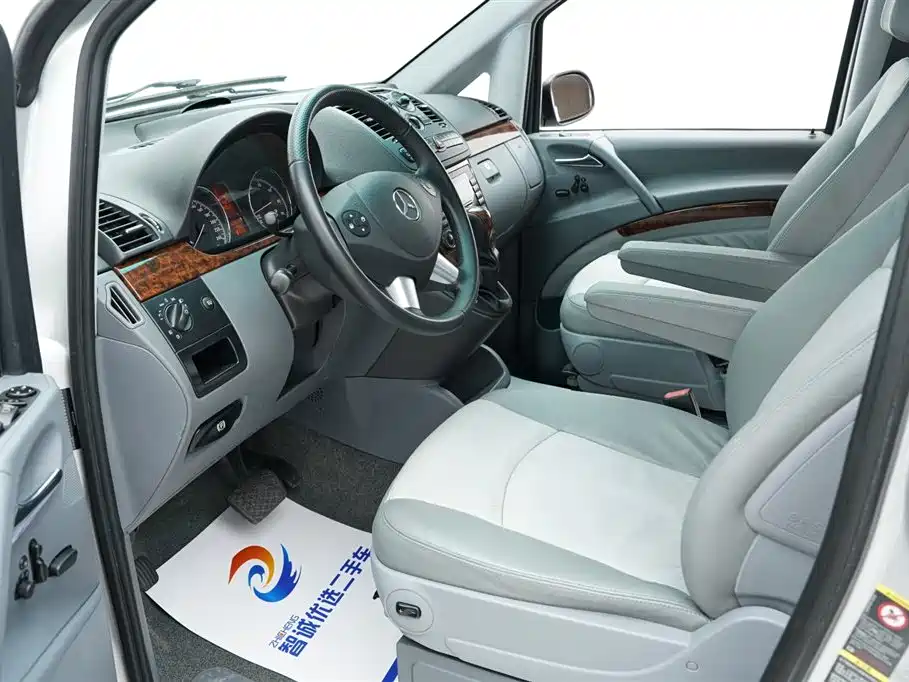 Mercedes-Benz Viano (Import) 2006 Viano 3.2L фото 5