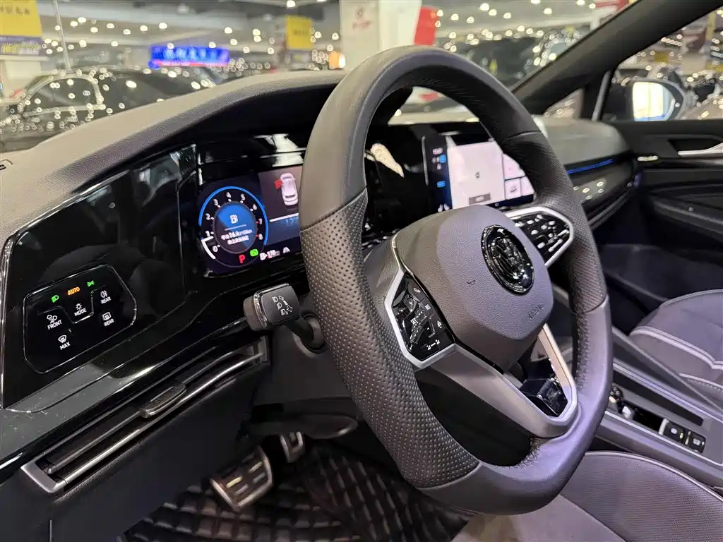 Volkswagen Golf 2023 280TSI DSG R-Line Lite фото 17