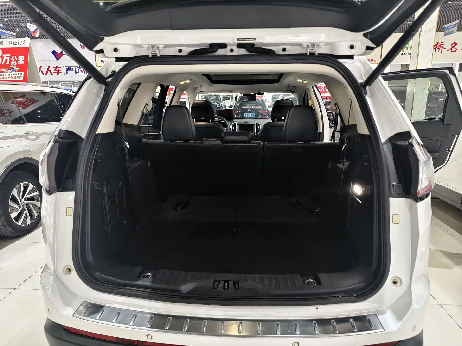 Фото 13 - Ford Edge