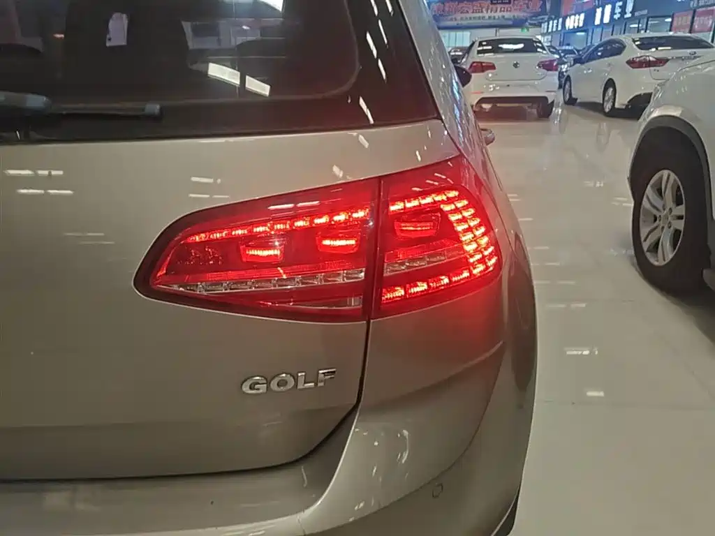 Volkswagen Golf 2016 1.6L Automatic Fashion фото 8