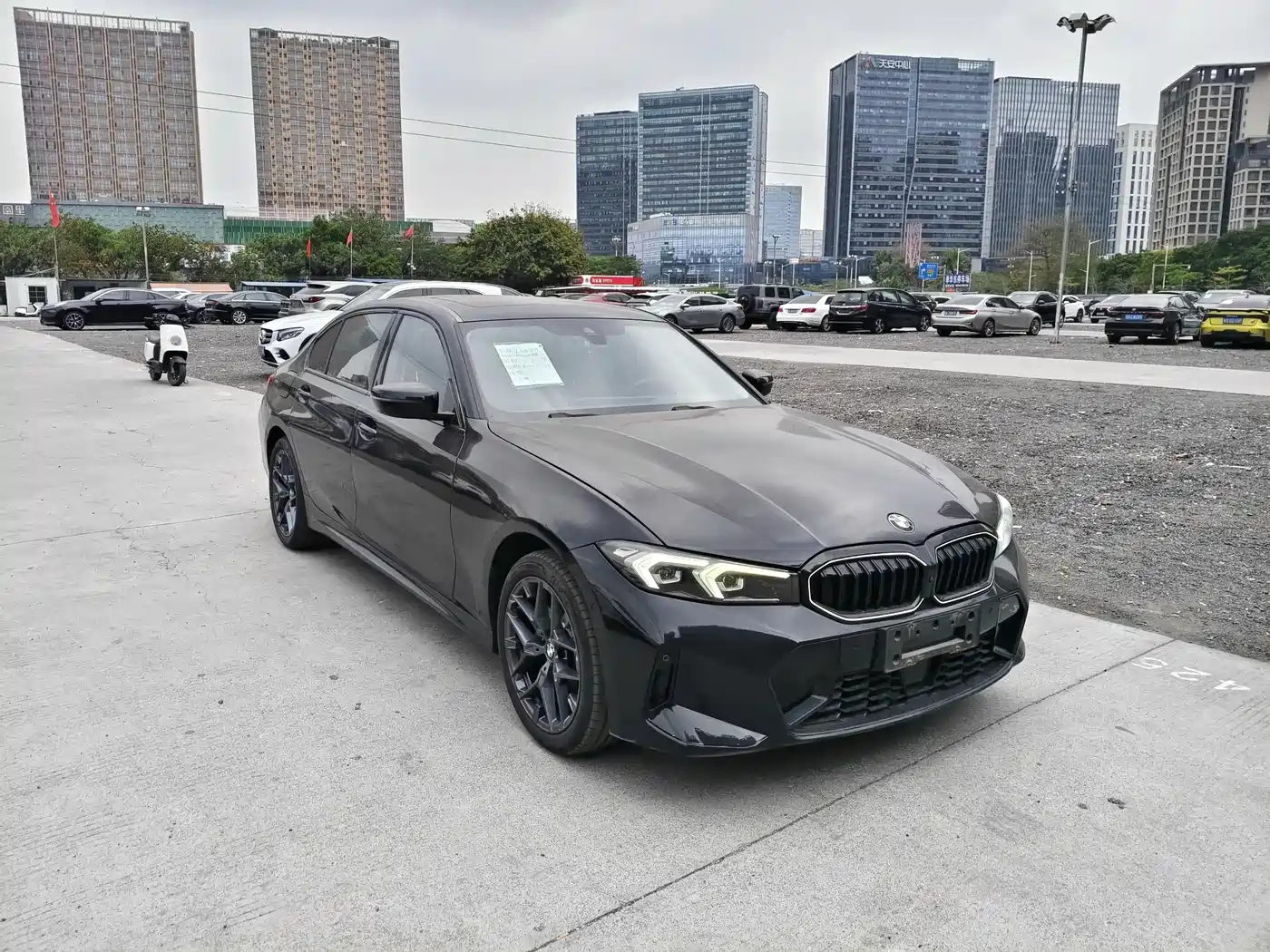 BMW 3 Series 2025 330Li M Sport Night Edition фото 3