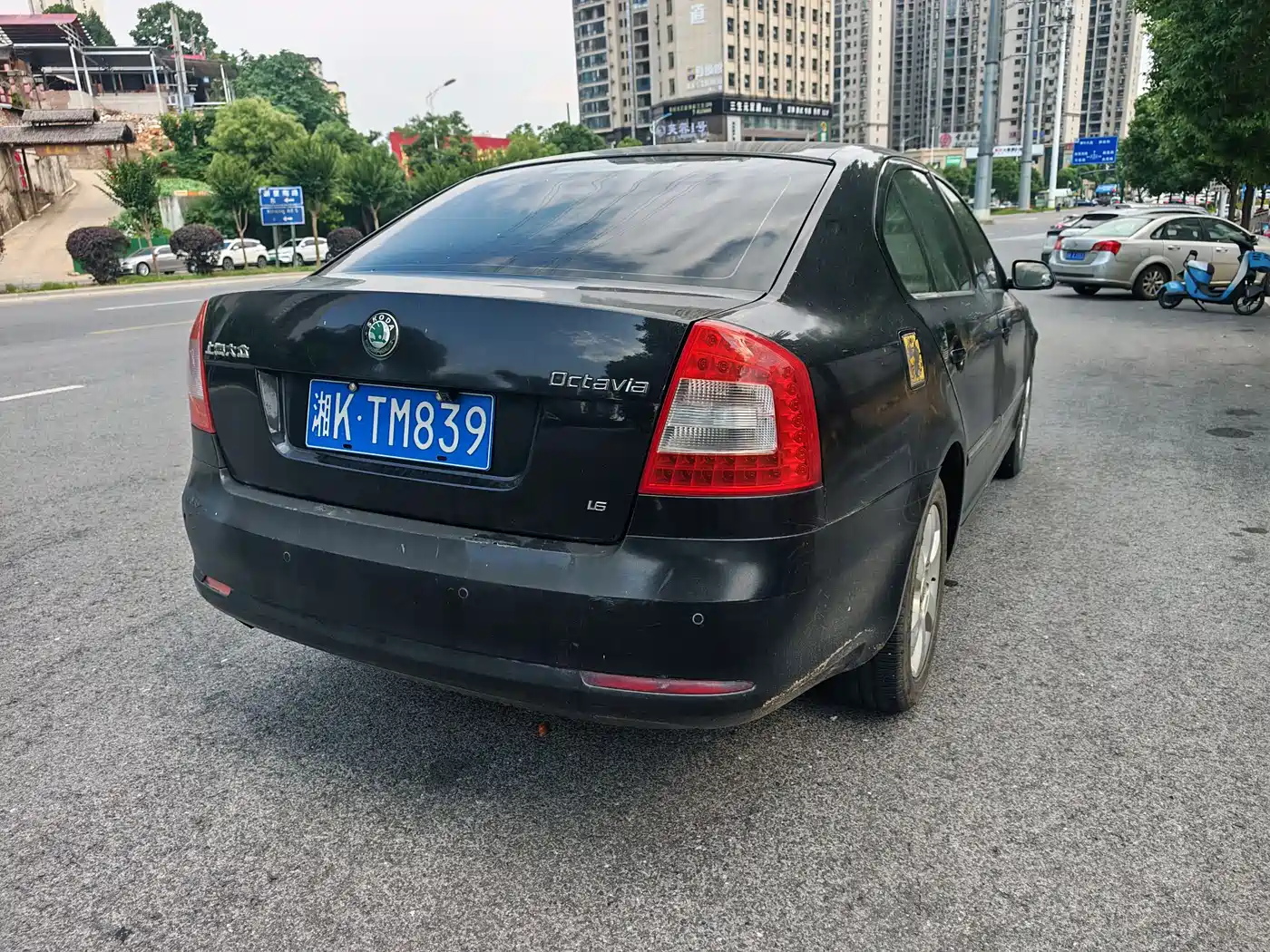 Škoda Octavia 2010 1.6L Auto Comfort фото 9